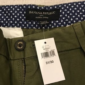 Banana Republic Aiden 31x30 Summer Chinos Pants